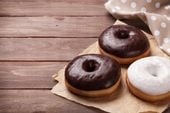 FOTOTAPETA kuchenna PĄCZKI DONUTY DESKI CUKIERNIA
