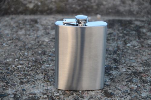 Elegancka Piersiówka Stalowa 270ml w Srebrnym Wykończeniu na Arena.pl