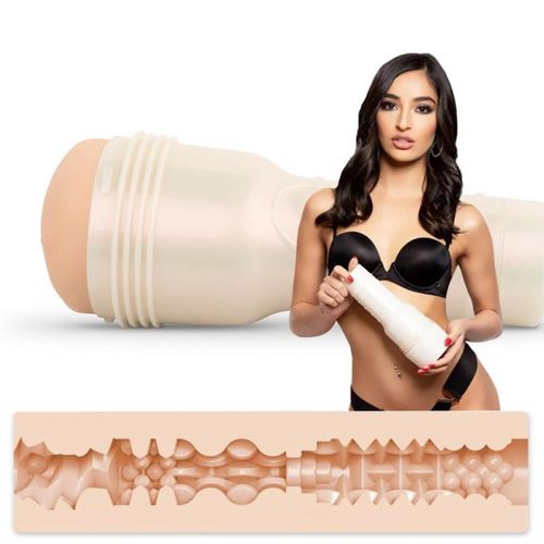 fleshlight girls - emily willis squirt na Arena.pl