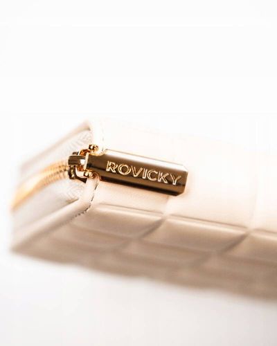 portfel damski w typie piórnika w kolorze ecru zamykany na suwak - rovicky na Arena.pl