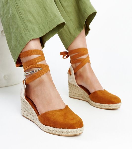 Brązowe wiązane espadryle na koturnie 38 zdjęcie 2