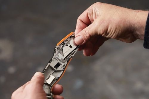 Nóż do tapet FISKARS Carbonmax Hardware na Arena.pl