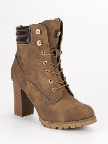 WIĄZANE BOTKI NA OBCASIE na Arena.pl