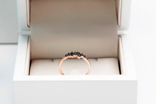 staviori | pierścionek z czarnymi diamentami w różowym złocie na Arena.pl
