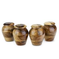 Zestaw drewnianych relikwiarzy na prochy zmarłej osoby / Plakietki