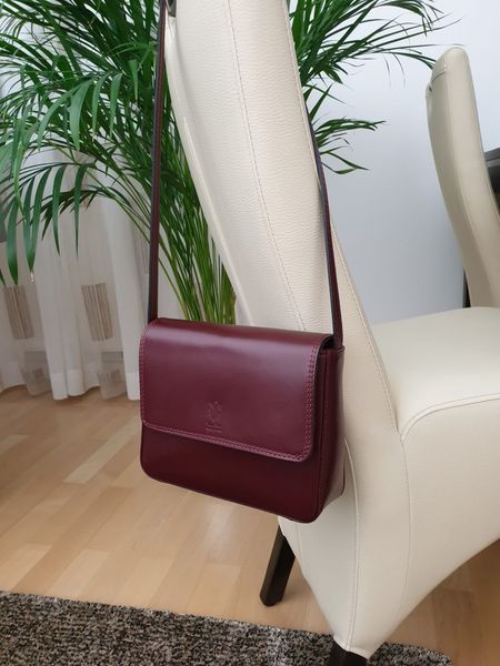 VERA PELLE torebka skórzana listonoszka z klapą i paskiem V109 czerwona zdjęcie 3