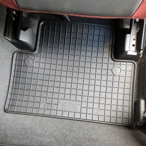 Dywaniki dedykowane do Volvo V50 TUNEL na Arena.pl