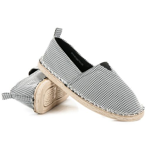 Wsuwane espadryle ze wzorem r.39 na Arena.pl