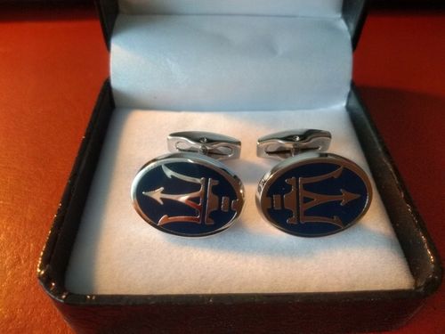 Exciting spinki do mankietów koszuli Maserati w ekskluzywym Etui na Arena.pl