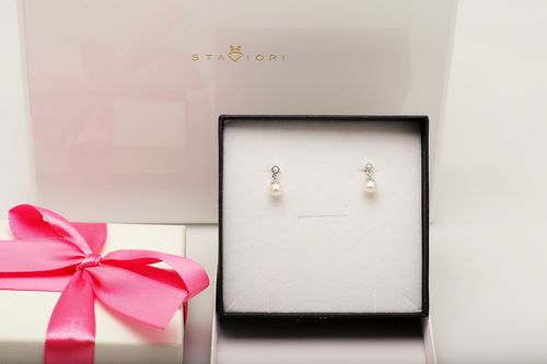 srebrne piękne kolczyki z wiszącą perełką na Arena.pl