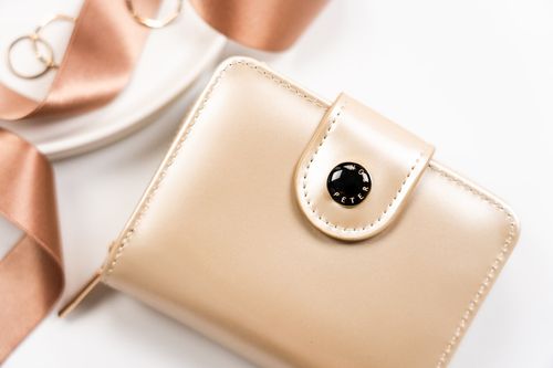 mały portfel damski ze skóry ekologicznej na zatrzask i suwak - peterson na Arena.pl