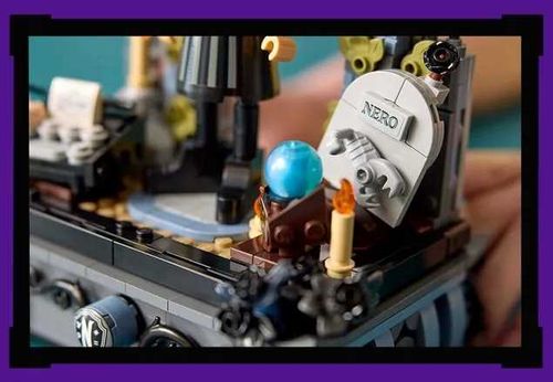 76780 - lego wednesday - figurka wednesday addams na Arena.pl