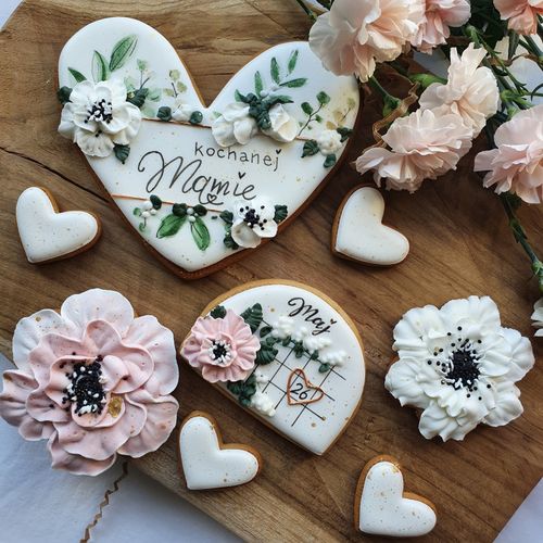 CIASTKO SERCE DLA MAMY W PUDEŁKU na Arena.pl