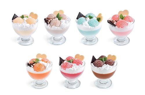 Dekoracyjna świeca zapachowar pucharek z lodami - kolor czerwony 14x11x11 na Arena.pl