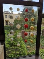 girlanda 100cm  bombki kolor mix 5szt.