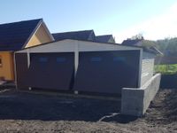 Blaszany garaż 7×5,5m – biały/ciemny brąz