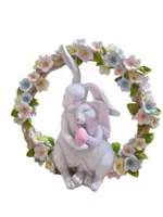 FIGURA WIELKANOCNA KRÓLIK / ZAJĄC w kwiatowym wianku