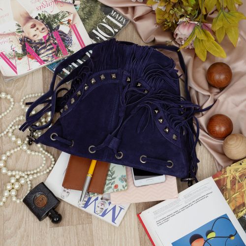 VERA PELLE torebka zamszowa listonoszka boho z ćwiekami V418 c.fioletowa na Arena.pl