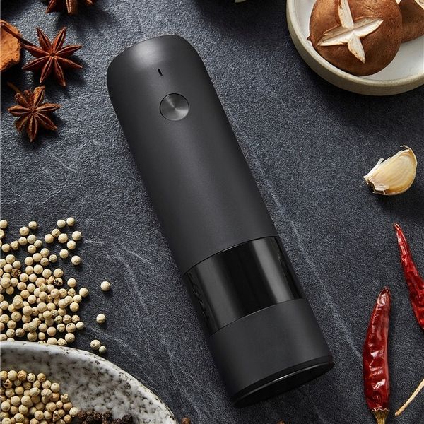 ELEKTRYCZNY MŁYNEK DO PIEPRZU I SOLI Z OŚWIETLENIA zdjęcie 2