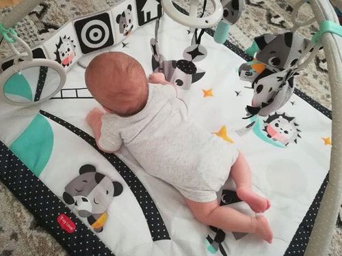 Mata edukacyjna z muzyką pałąk Magiczna Kraina czarno biała dla niemowląt na Arena.pl