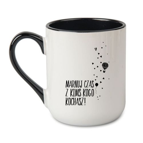 KUBEK "MARNUJ CZAS Z KIMS KOGO KOCHASZ!" Wzór - Elegant Coffee Czarny 330 ml na Arena.pl