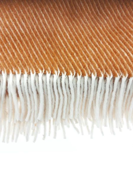 Koc z wełny nowozelandzkiej MAGDA 150x200 diagonalny miodowy zdjęcie 4