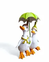 FIGURKA OZDOBA - PARA GĘSI GĄSEK Z PARASOLKĄ