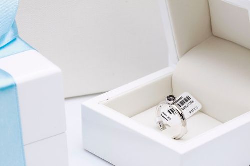 Złoty pierścionek PBD1595B - Diament na Arena.pl