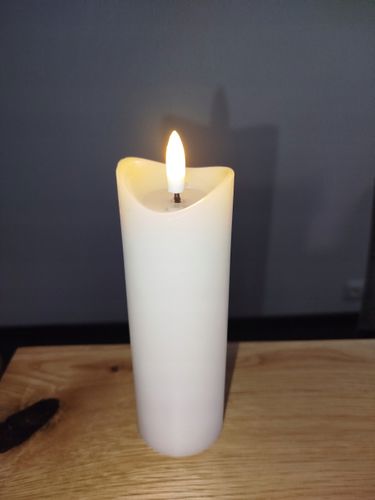 ŚWIECA WOSKOWA LED ŚWIECZKA NA BATERIE OZDOBA Z EFEKTEM PŁOMIENIA 15 CM na Arena.pl