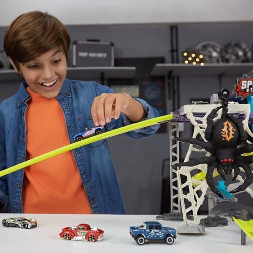 Tor samochodowy Zestaw Atak Pająka na Arena.pl