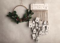 Kalendarz adwentowy z domkami drewniany + zadania