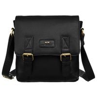 klasyczna, czarna listonoszka męska ze skóry naturalnej zawieszona