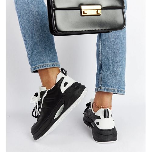 Czarno-białe sneakersy r.37 na Arena.pl