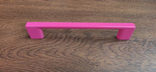 Uchwyt meblowy Schwinn 2576 Nowoczesny! Dziecięcy Rozstaw w mm - 128, Kolor pokrycia - Różowy lakier na Arena.pl