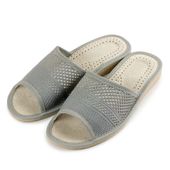 Modne klapki na lato szare