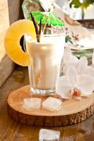 FOTOTAPETA kuchenna DRINK ANANAS KWIATY LÓD