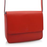 VERA PELLE torebka skórzana listonoszka z klapą i paskiem V109 czerwona