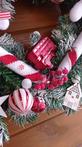 Wianek świąteczny na drzwi CUKIERKOWY ODCIENIE CZERWIENI na Arena.pl