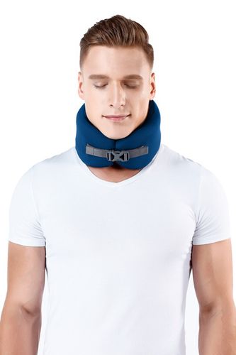 Poduszka podróżna EASY NAP średnia niebieska + opaska na oczy na Arena.pl