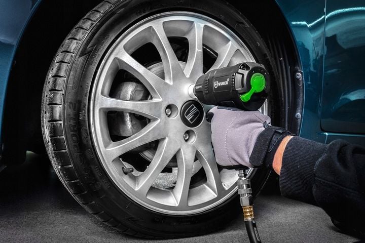 KLUCZ UDAROWY PNEUMATYCZNY KOMPOZYTOWY Z UDAREM DO KÓŁ 1560 Nm 1/2" zdjęcie 11