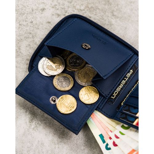 granatowy portfel męski z modnym, geometrycznym wzorem, zamykany suwakiem na Arena.pl