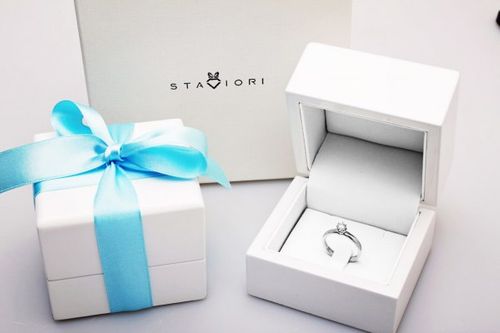 Złoty pierścionek PBD0660 - Diament na Arena.pl