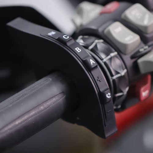 pilot sterowania do intercomów motocyklowych na kierownice ejeas bluetooth na Arena.pl