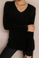 Damski sweter typu alpaka w szpic serek czarny