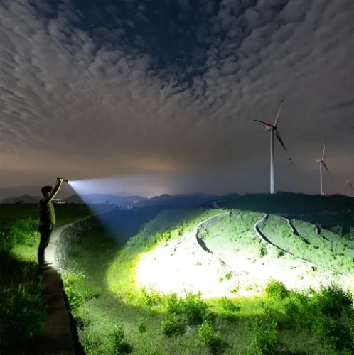 MOCNA LATARKA TAKTYCZNA LED AKUMULATOROWA SZPERACZ REFLEKTOR ZOOM WOJSKOWA na Arena.pl