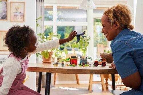 76963 - lego jurassic world - centrum ratunkowe dla małych dinozaurów na Arena.pl