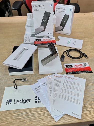 Portfel kryptowaluty LEDGER NANO X BTC ETH DOGE XRP ADA BCH wallet BitCoin na Arena.pl