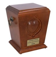 Piękna urna z litego drewna / Plakietka