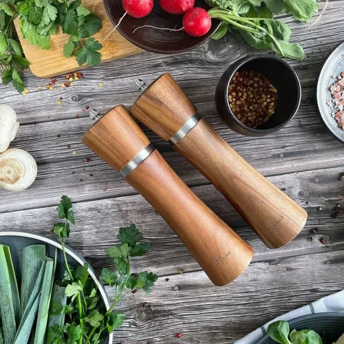 ZESTAW RĘCZNYCH MŁYNKÓW DO MIELENIA SOLI PIEPRZU PRZYPRAW DREWNIANE na Arena.pl