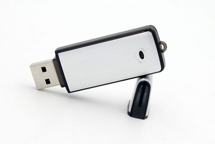 Mini dyktafon szpiegowski detekcja głosu pendrive 8GB USB zdjęcie 1